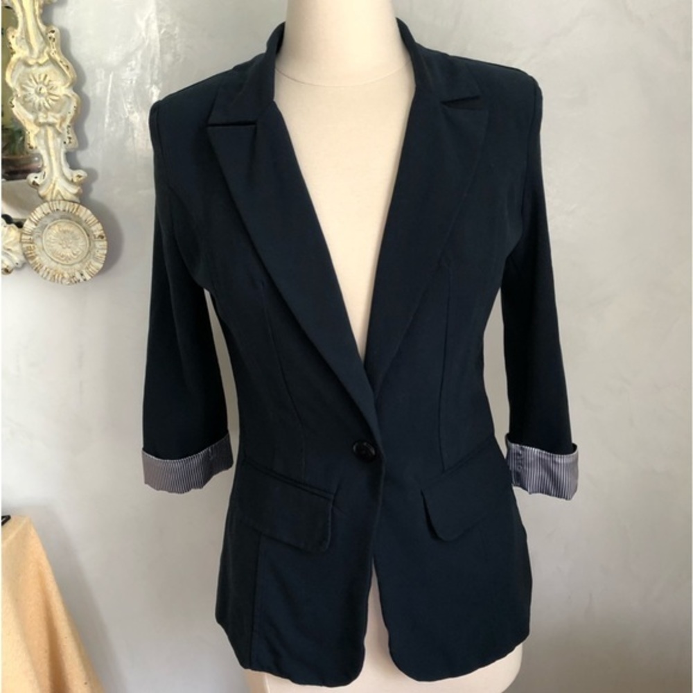 BCX Navy blue blazer w/3/4sleeves,blue & white striped cuffs size Medium